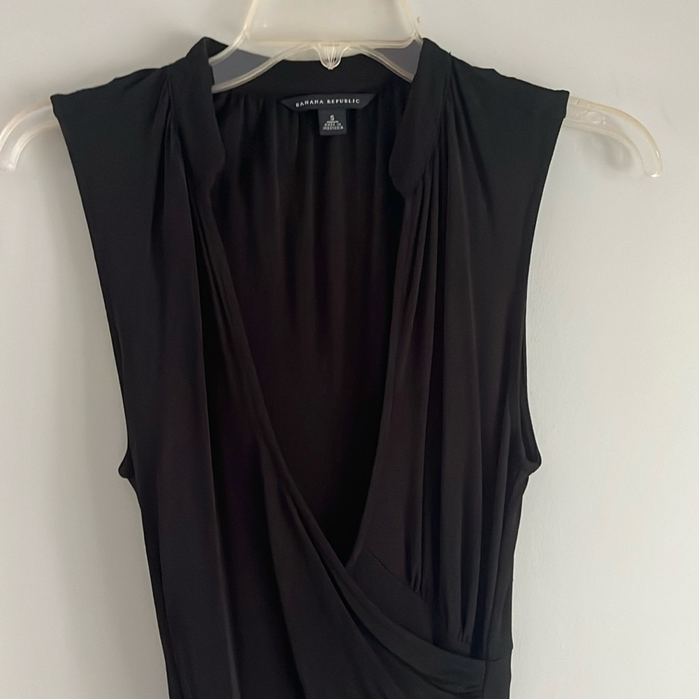 Banana Republic black v neck dress size S